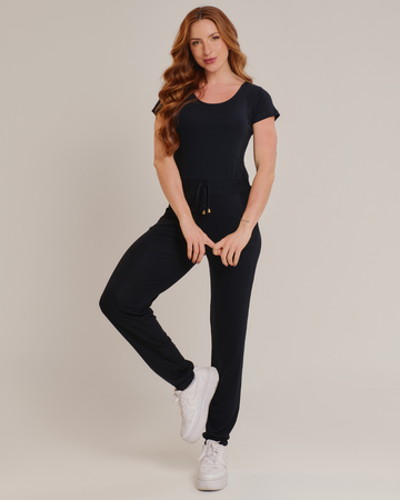 Macacão Feminino Preto com Cintura Ajustável e Caimento Leve - ALYA