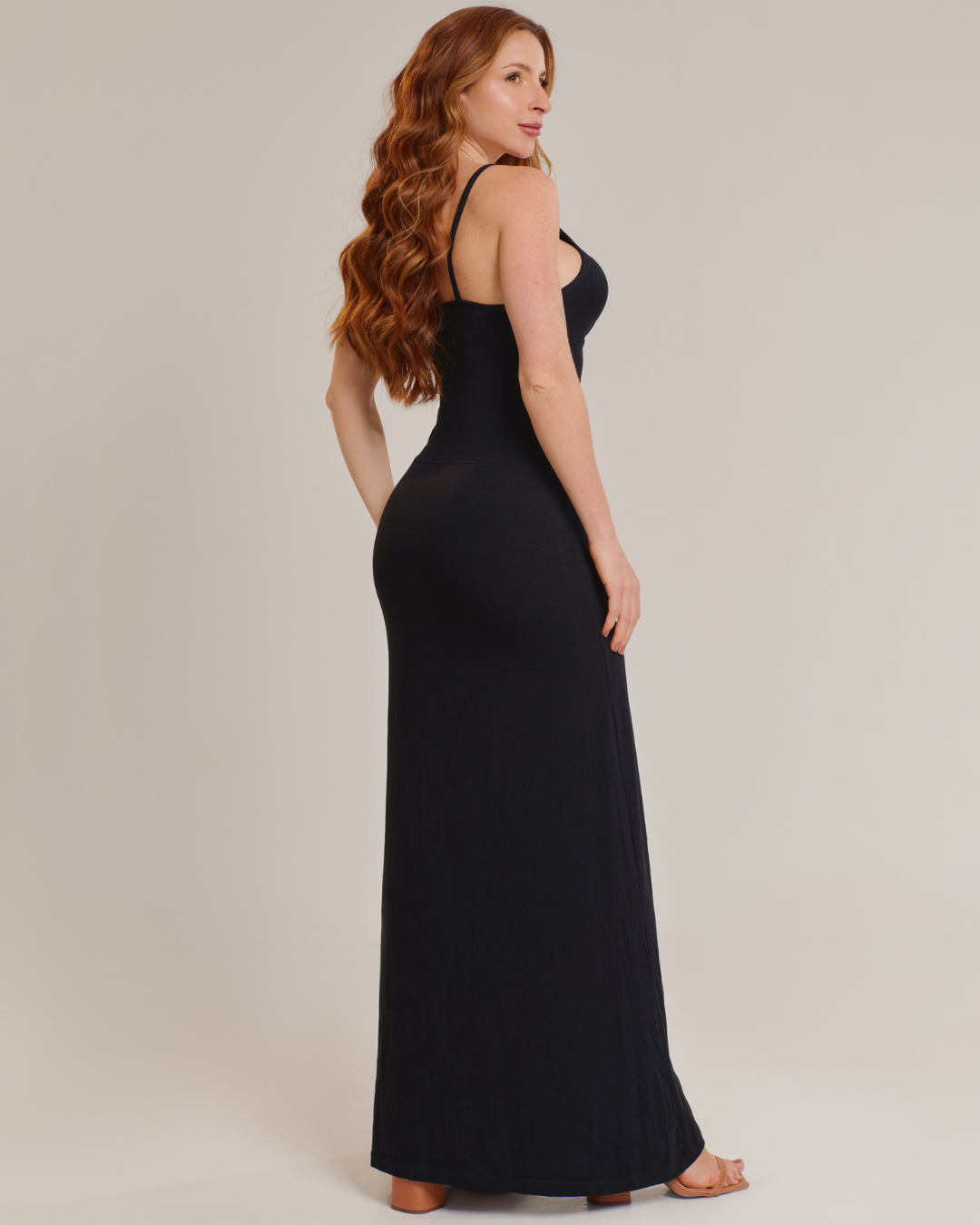 Vestido Feminino Longo Decotado Alcinha Preto