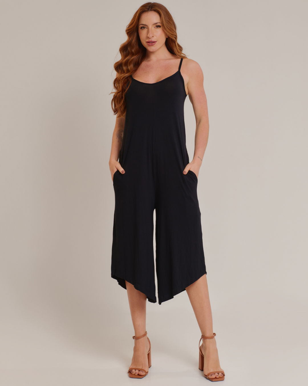Macacão Feminino Pantacourt Alças Casual Preto - ALYA