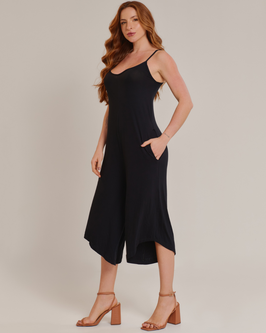 Macacão Feminino Pantacourt Alças Casual Preto