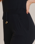 Macacão Feminino Preto com Cintura Ajustável e Caimento Leve - ALYA
