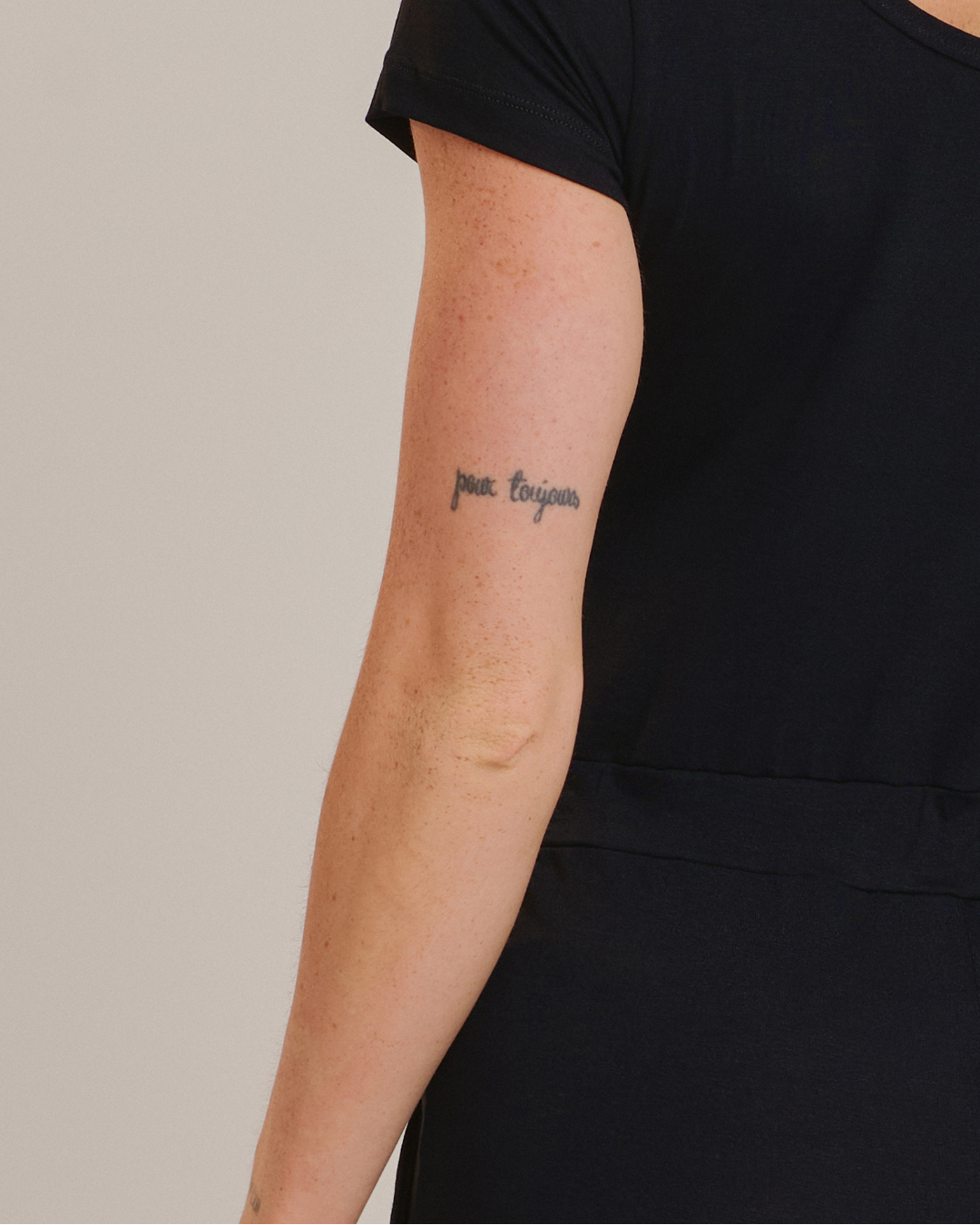 Macacão Feminino Preto com Cintura Ajustável e Caimento Leve - ALYA