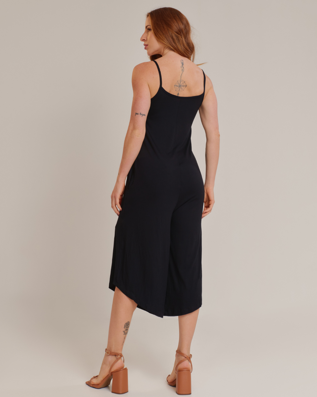 Macacão Feminino Pantacourt Alças Casual Preto - ALYA