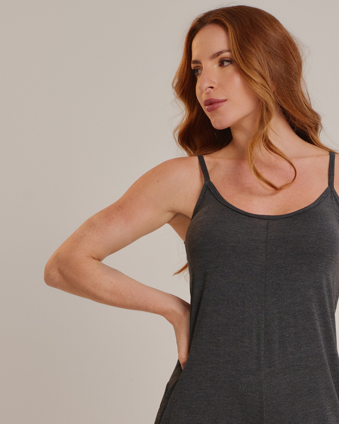 Macacão Feminino Casual Pantacourt com Alças Cinza - ALYA