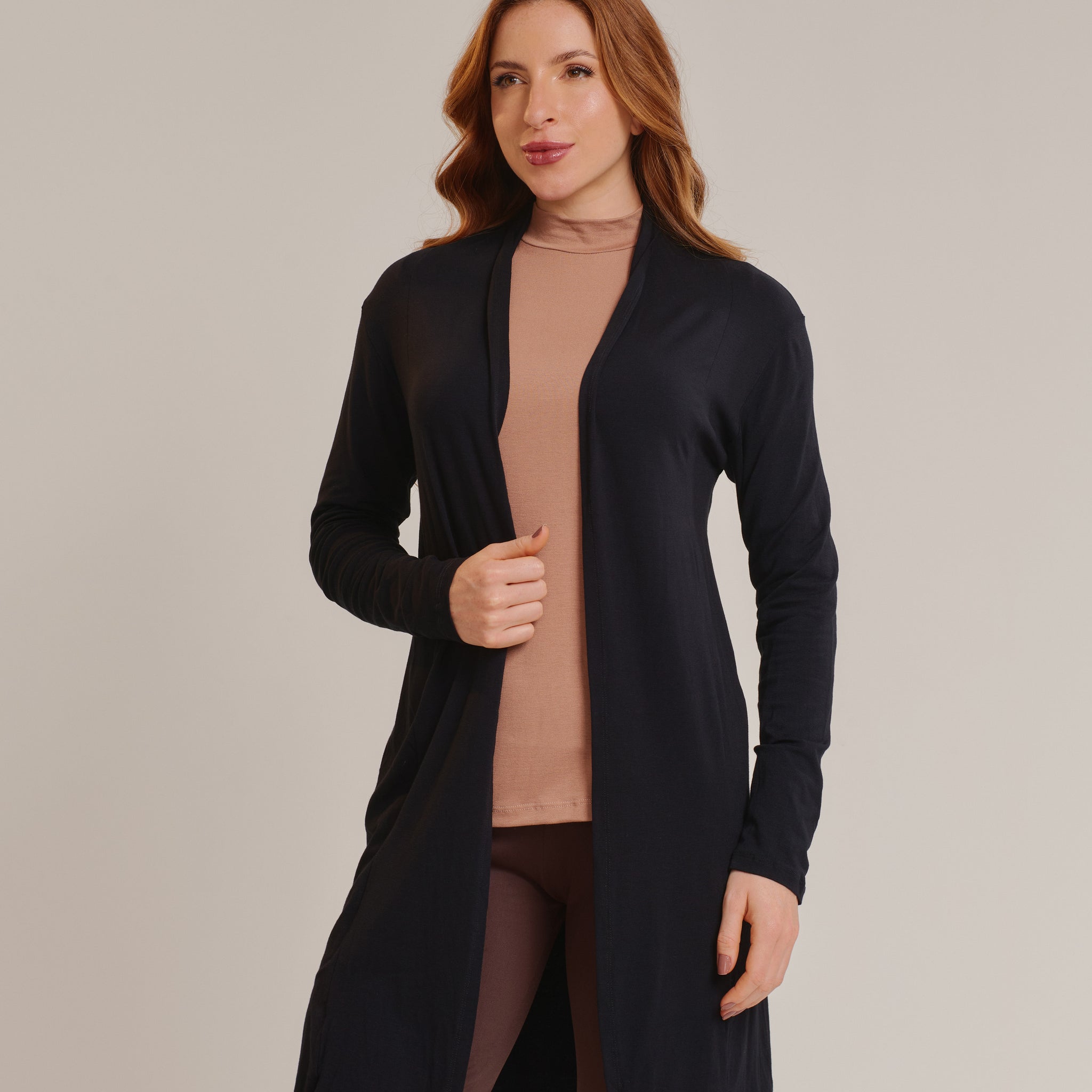 Cardigan Longo Feminino em Malha Viscolycra – Leve, Atemporal e Versátil