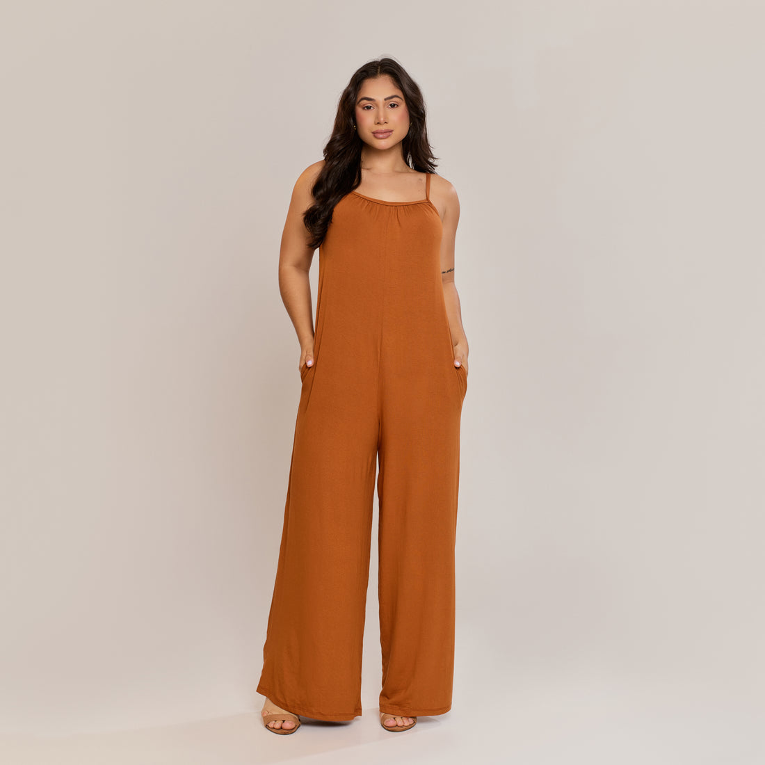 Macacão Casual Feminino Camurça Com Bolsos e Alças - ALYA