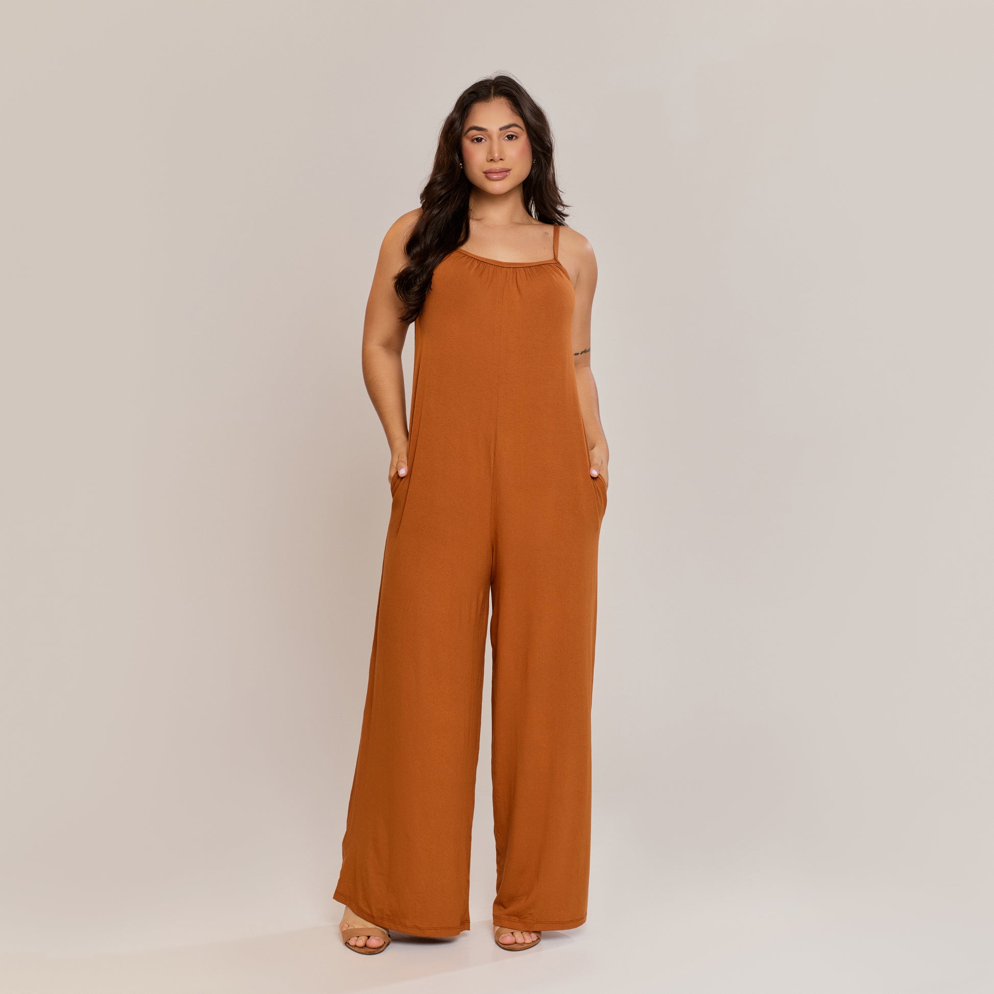 Macacão Casual Feminino Camurça Com Bolsos e Alças - ALYA