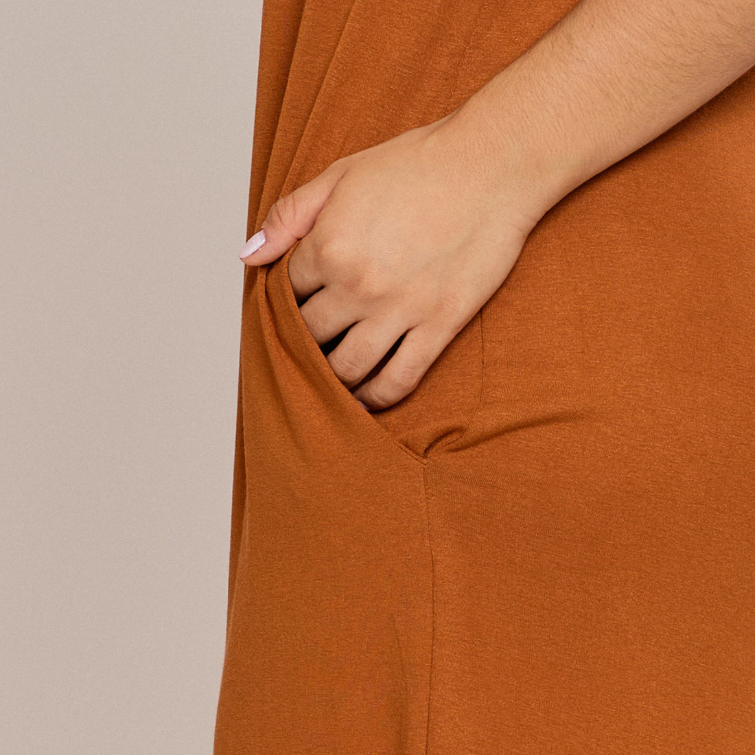 Macacão Casual Feminino Camurça Com Bolsos e Alças - ALYA