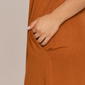 Macacão Casual Feminino Camurça Com Bolsos e Alças - ALYA