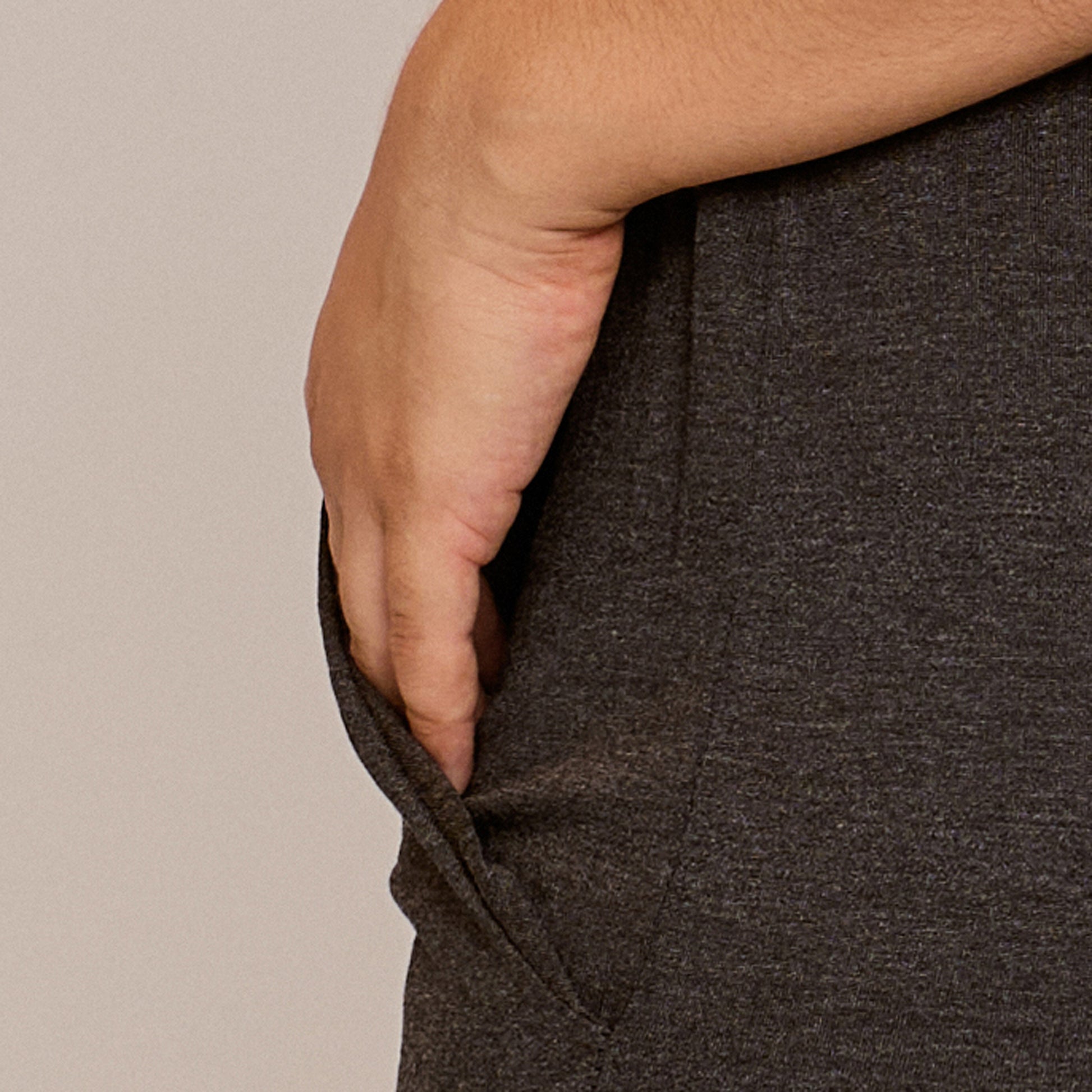 Macacão Feminino Capri Cinza Viscolycra Ombro a Ombro com Bolsos Ajuste na Cintura - ALYA