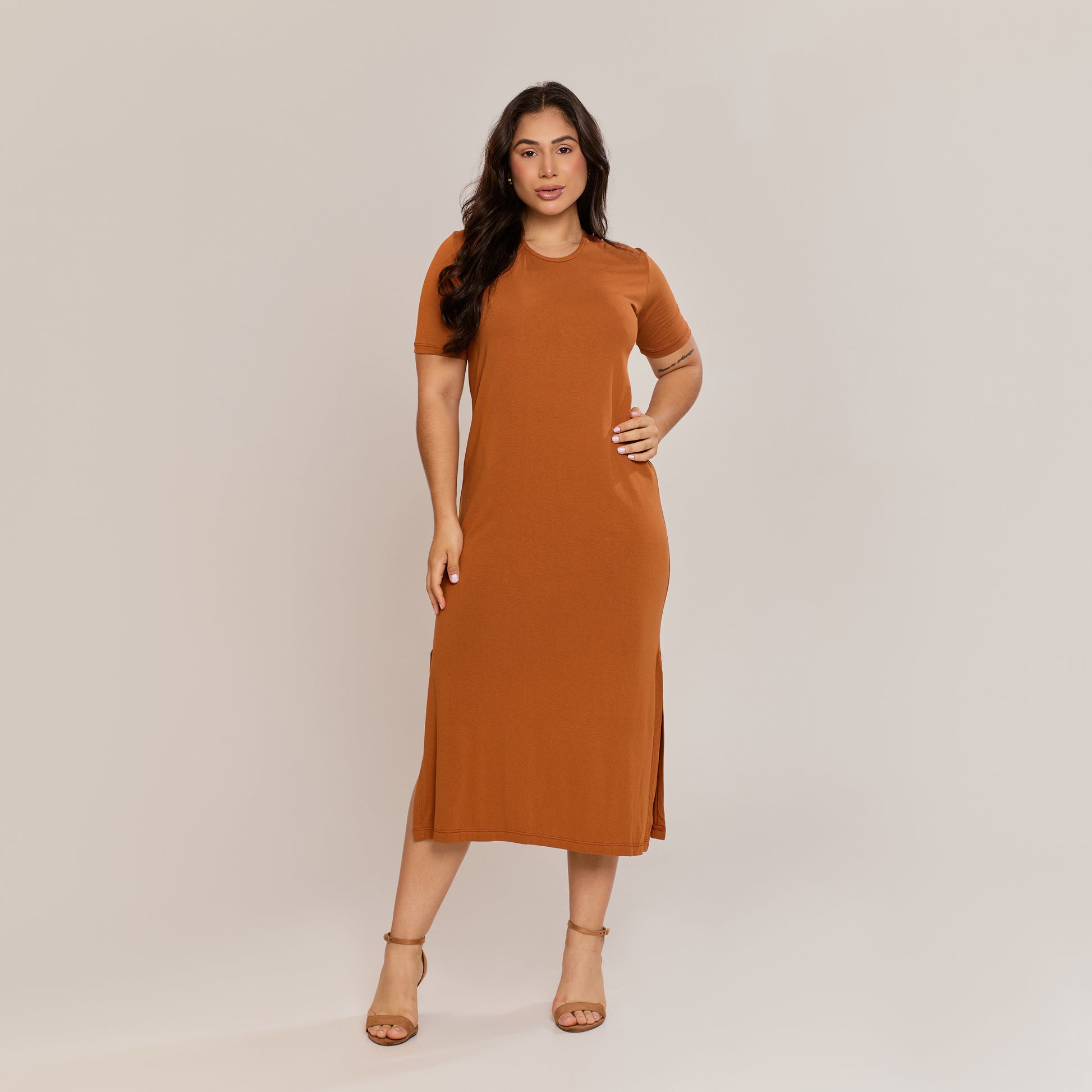 Vestido Midi Viscolycra Feminino com Fenda Lateral Manga Curta Caimento Reto - ALYA