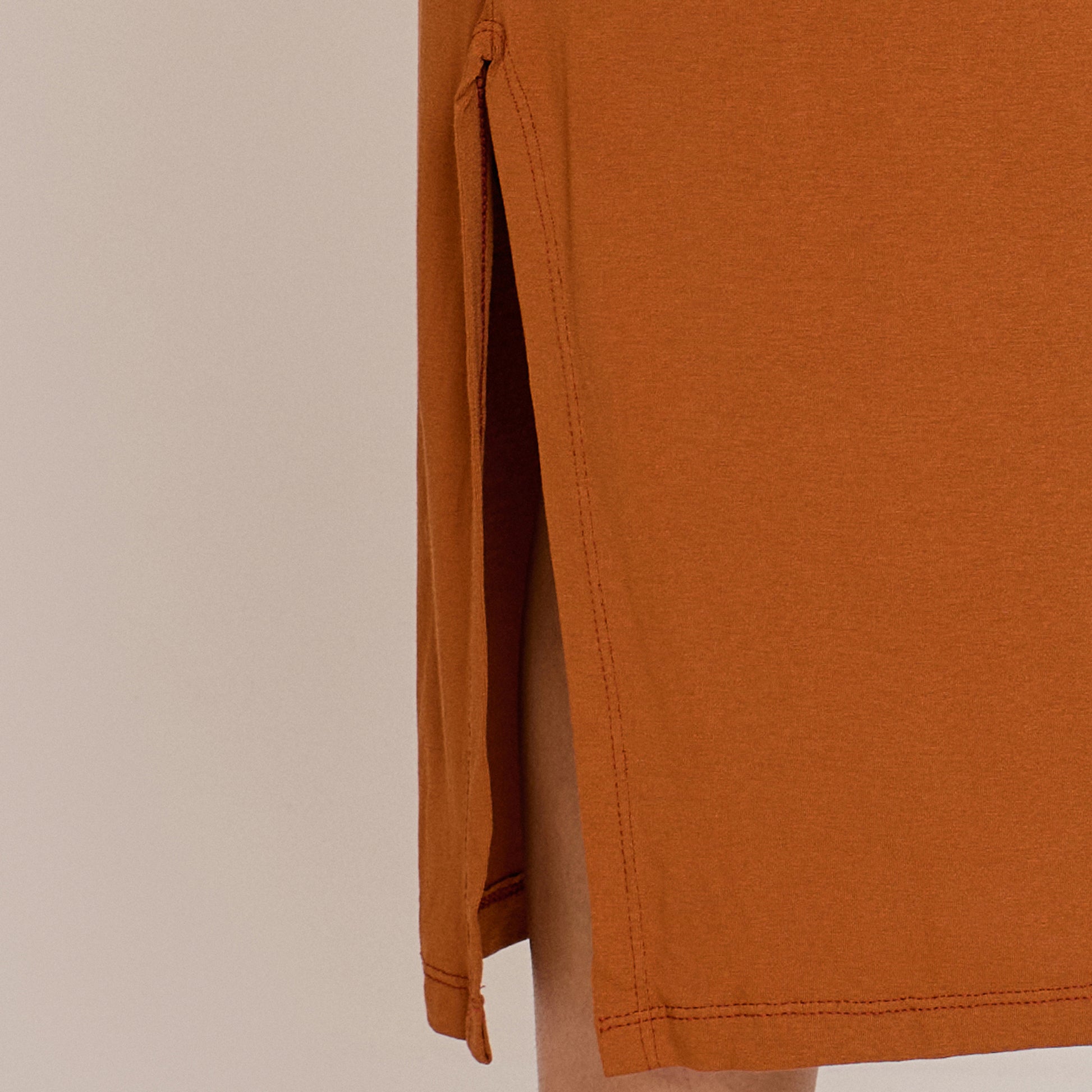 Vestido Midi Viscolycra Feminino com Fenda Lateral Manga Curta Caimento Reto - ALYA