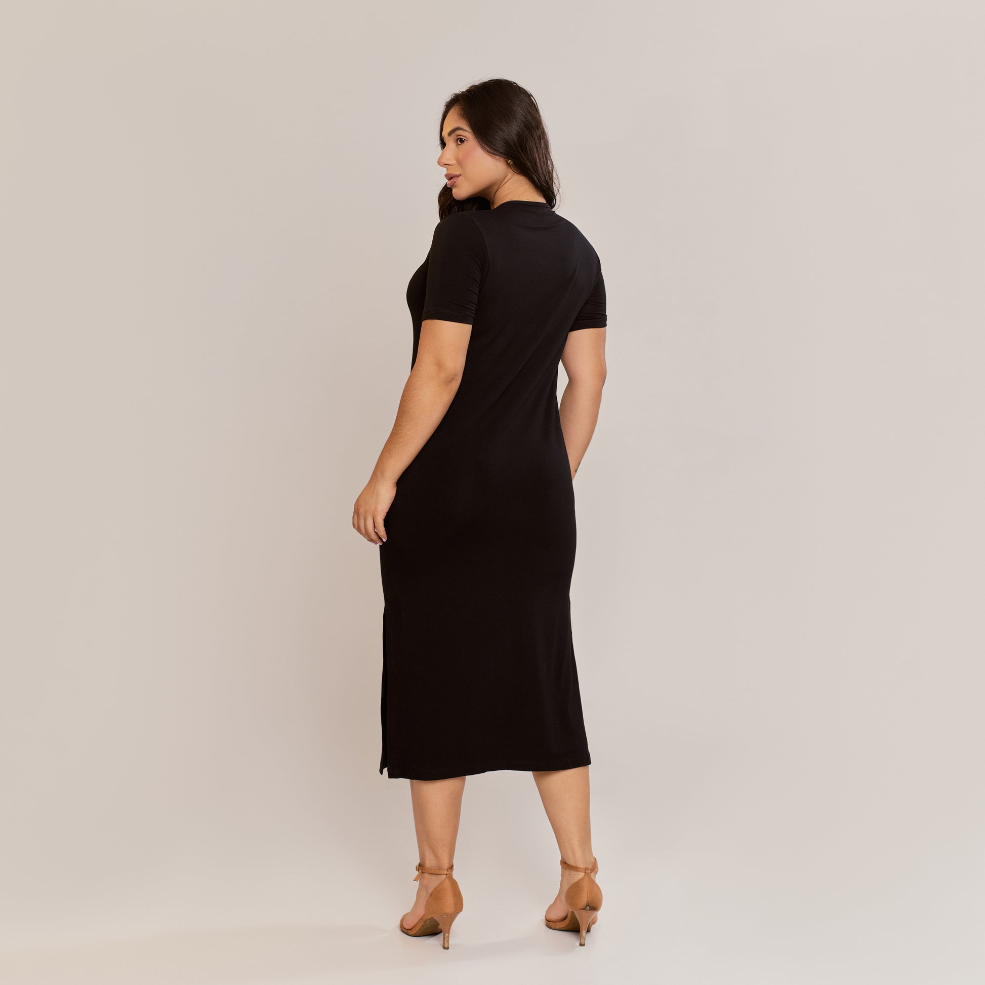 Vestido Midi Viscolycra Feminino com Fenda Lateral Manga Curta Caimento Reto Preto - ALYA