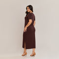 Vestido Midi Marrom Viscolycra Feminino com Fenda Lateral Manga Curta Caimento Reto - ALYA
