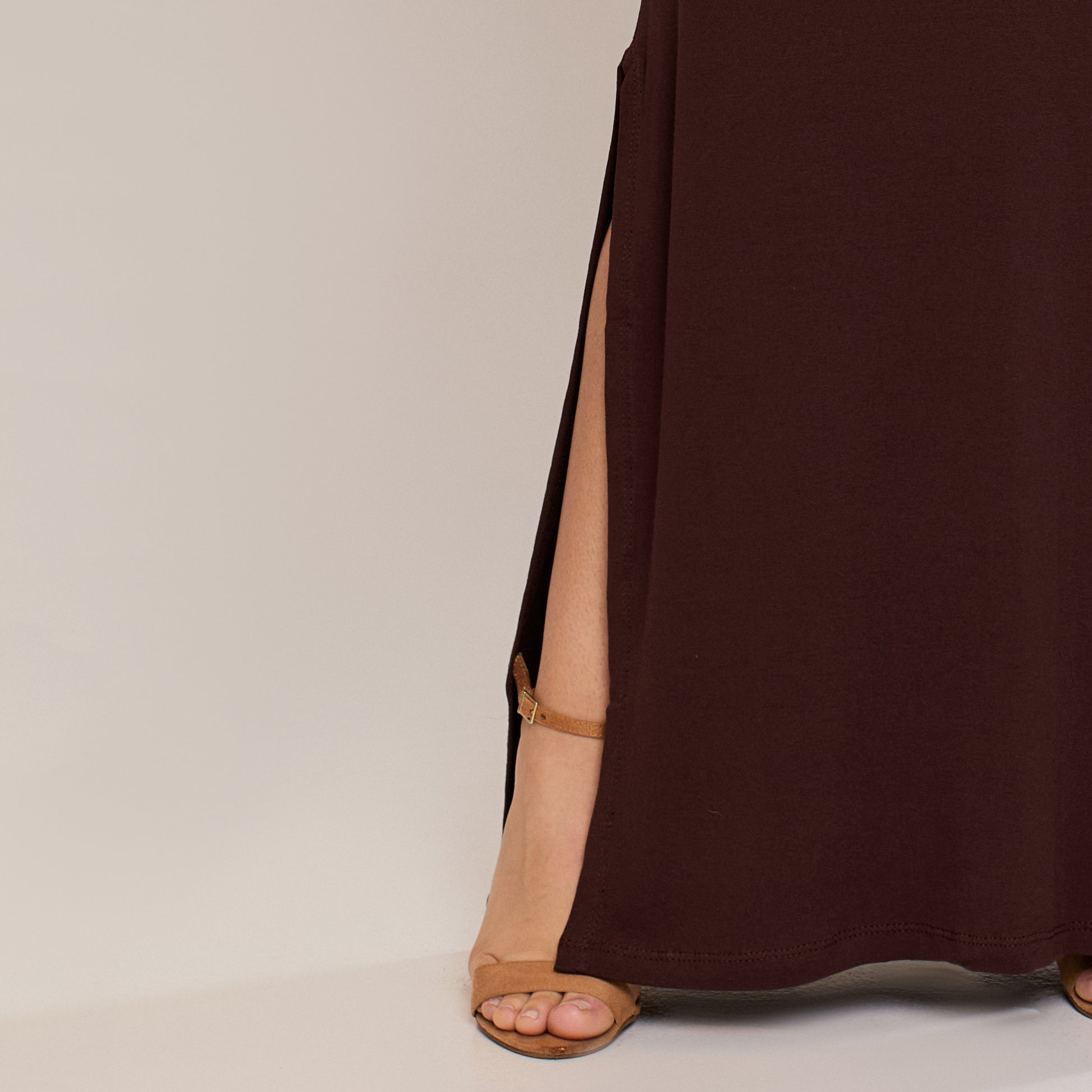 Vestido Longo Marrom Viscolycra Alça Fina com Fenda Lateral Feminino Caimento Reto - ALYA