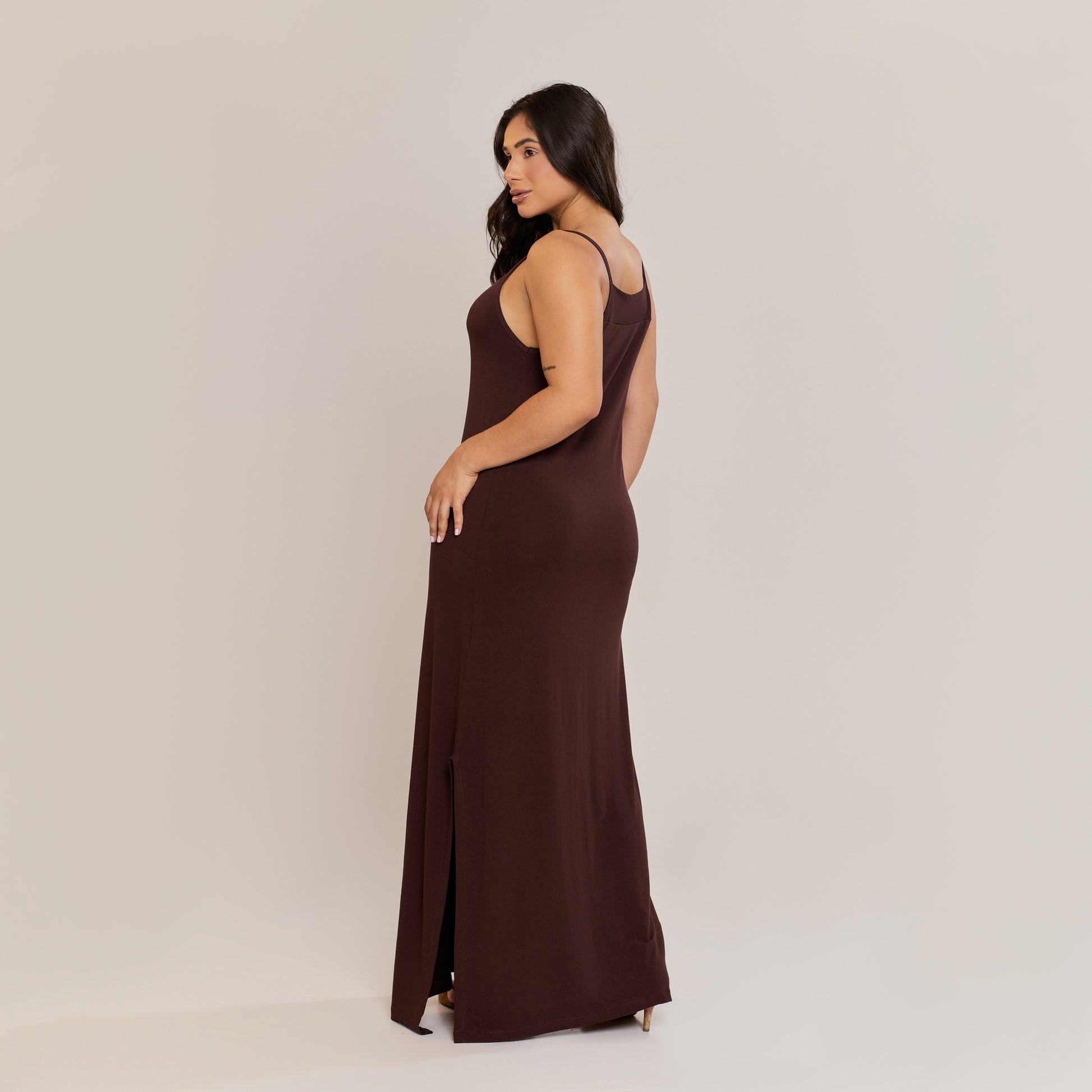Vestido Longo Marrom Viscolycra Alça Fina com Fenda Lateral Feminino Caimento Reto - ALYA